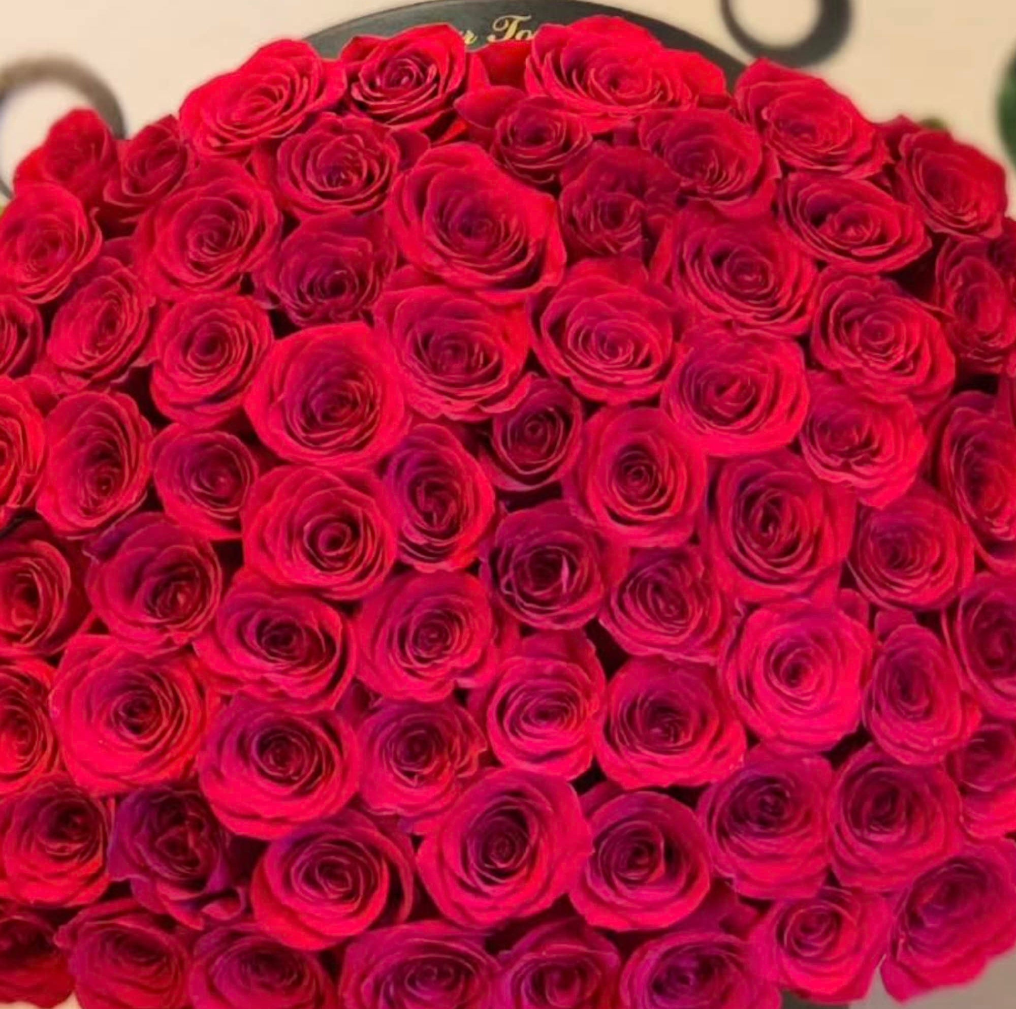 L'amour Toujours Roses Signature Box - Irvine Same Day Flower Delivery