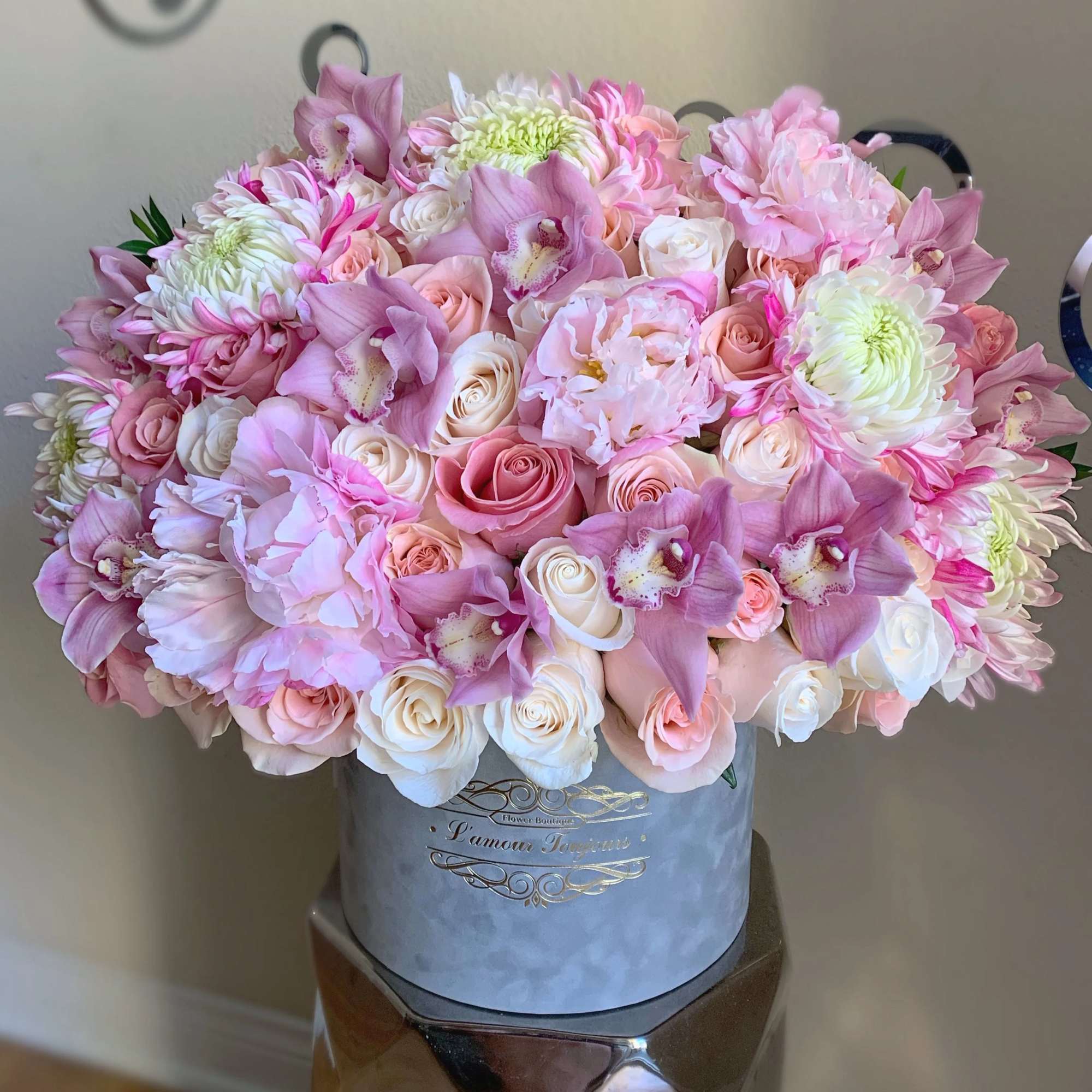 The Extraordinary Signature Box