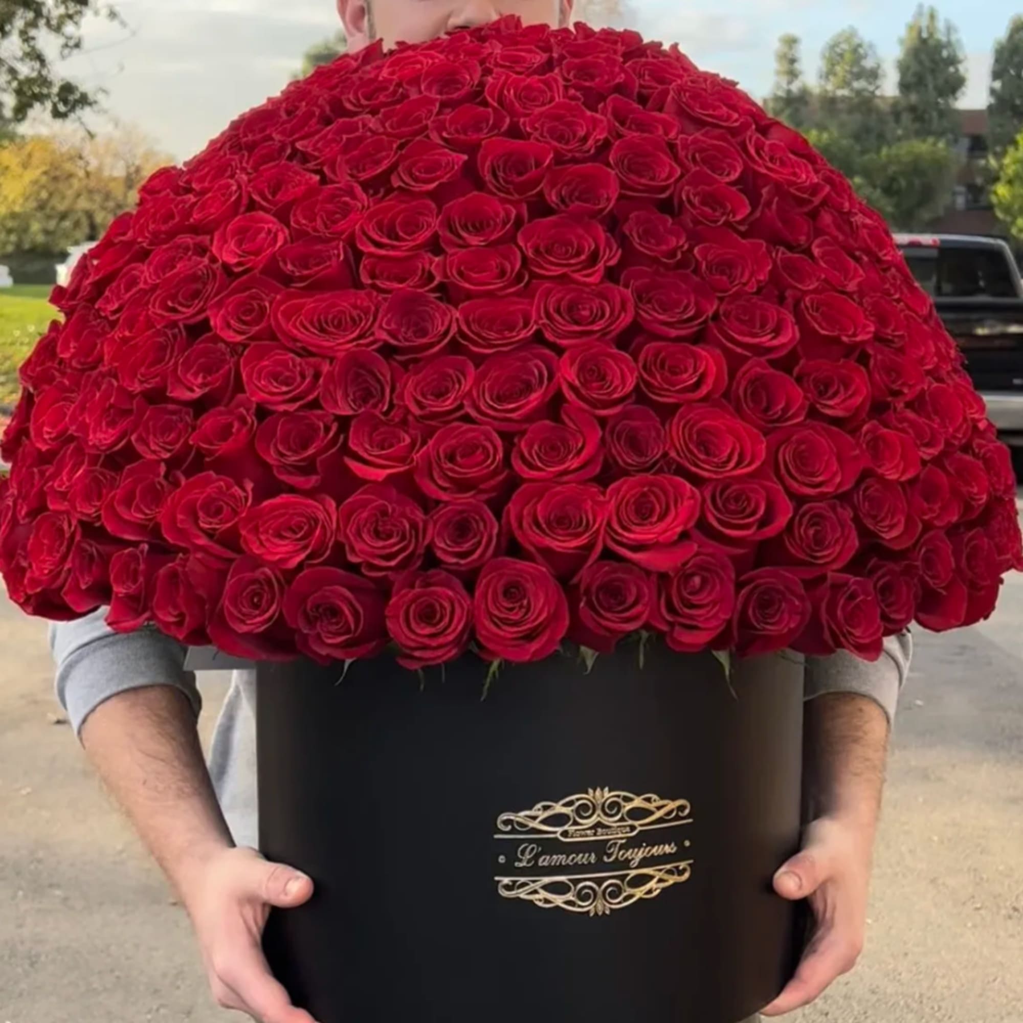200 Premium Red Roses Signature Box