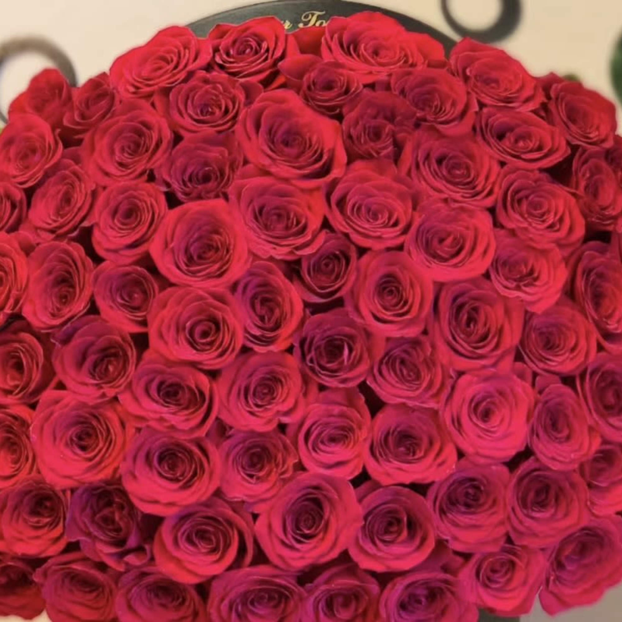 L'amour Toujours Roses Signature Box - Irvine Same Day Flower Delivery